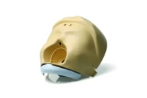 Laerdal_stackable_little_anne_schedel_voorkant_blank.webp